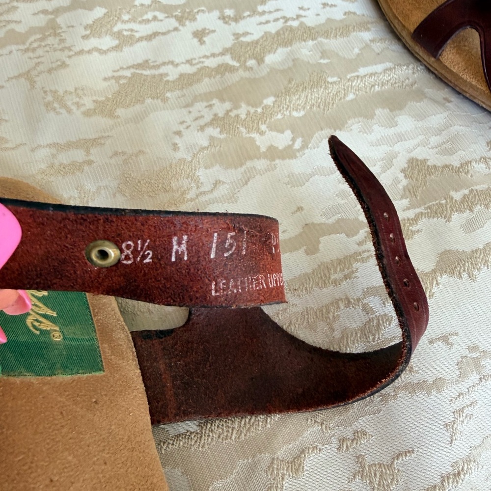 Vintage Bass Brown Leather Buckle Sandals with Gold Hardware - Picture 4 of 5